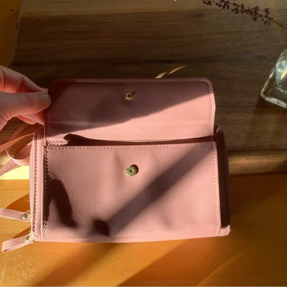 Pink Faux Leather Crossbody Ziparound Wallet Purse Bag Gold Hardware - Picture 4 of 10